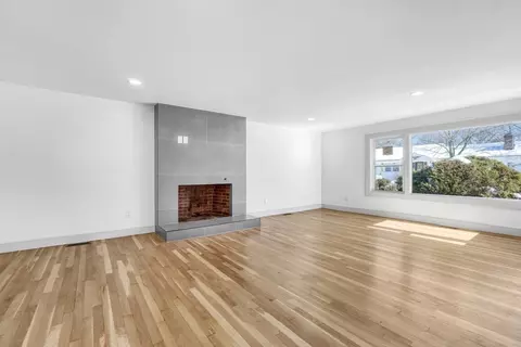 Living - 6 Spring Ln, Saugus, MA 01906 photo 3 of 8