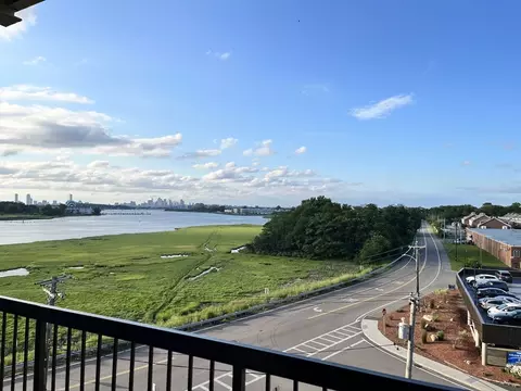 133 Commander Shea Blvd #514, Quincy, MA 02171