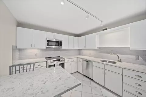 121 Nantasket Ave #203, Hull, MA 02045