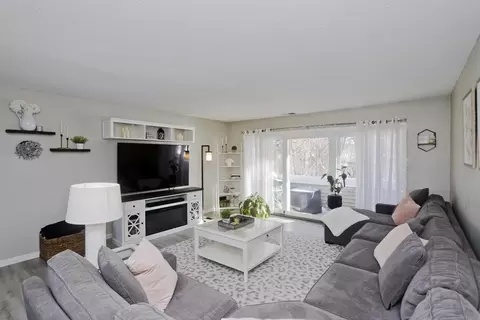 135 Nassau Dr #135, Springfield, MA 01129