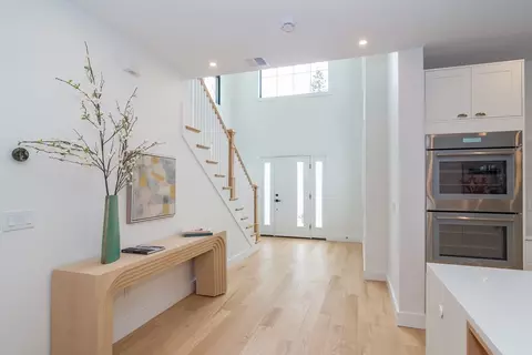 155 Cedar St, Wellesley, MA 02481 photo 2