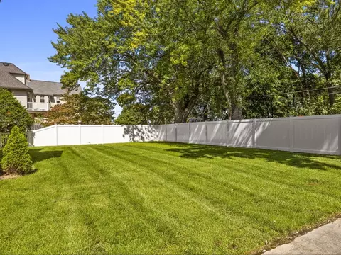 155 Cedar St, Wellesley, MA 02481 photo 21