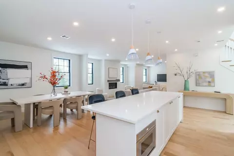155 Cedar St, Wellesley, MA 02481 photo 4