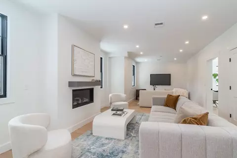 155 Cedar St, Wellesley, MA 02481 photo 9