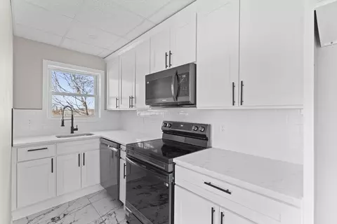 45 Garfield St, Fall River, MA 02721 photo 3