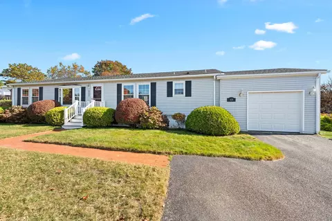 49 Headlands Dr, Plymouth, MA 02360