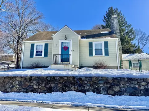 125 Pine Grove Ave, Lynn, MA 01904