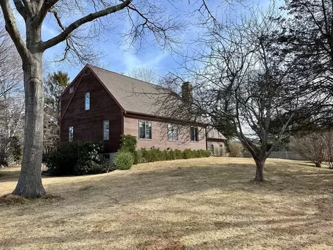 45 Cove Ln, Barnstable, MA 02630