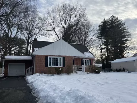 33 Brewster St, Springfield, MA 01119 photo 2