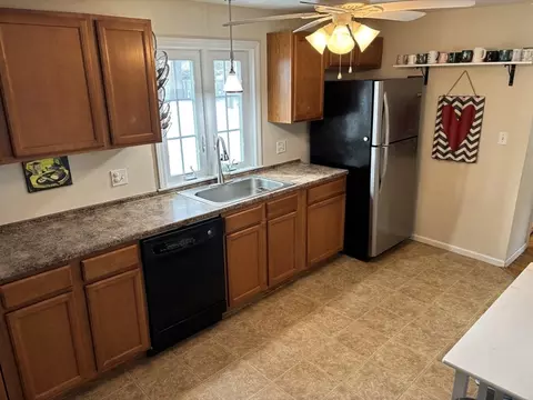 33 Brewster St, Springfield, MA 01119 photo 9