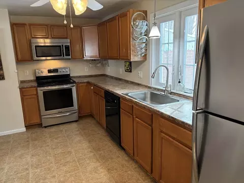 33 Brewster St, Springfield, MA 01119 photo 11