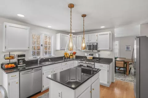 Kitchen - 76 Elyse Rd, Mansfield, MA 02048 photo 3 of 4