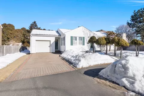 8 N Shore Ave, Danvers, MA 01923