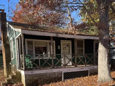 28 Parkwood Dr, Wareham, MA 02571 photo 3