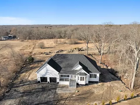 10 Avis St, Dartmouth, MA 02748