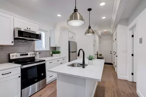 208 Everett St #1, Boston, MA 02128