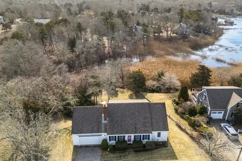 15 Pinefield Ln, Dennis, MA 02660