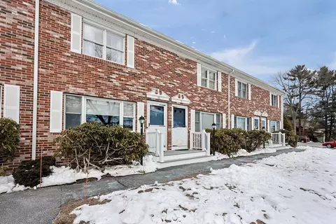 10 Robins St #10, East Bridgewater, MA 02333
