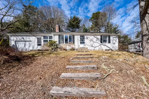 54 Jasons Ln, Barnstable, MA 02655