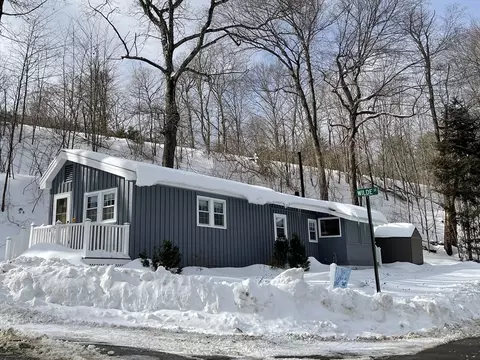 1 Old State St, Shelburne Falls, MA 01370