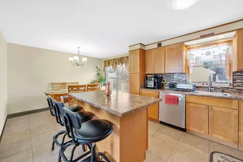 102 Starling Rd, Springfield, MA 01119 photo 6
