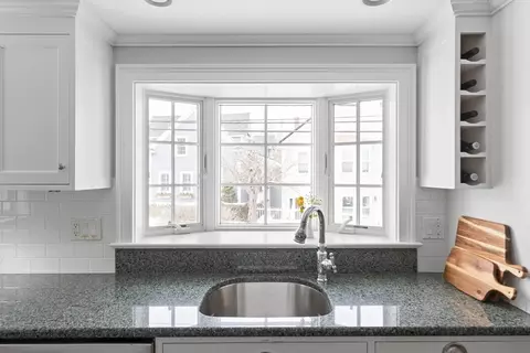 46 Gregory St, Marblehead, MA 01945 photo 5