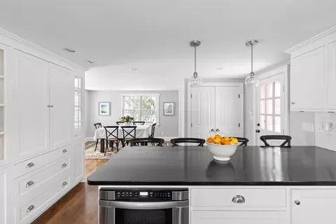46 Gregory St, Marblehead, MA 01945 photo 6