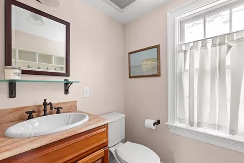 46 Gregory St, Marblehead, MA 01945 photo 8