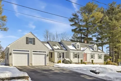 59 Phillips Rd, Lynnfield, MA 01940