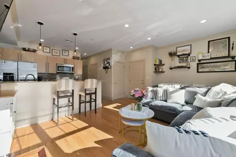 404 W 2nd St #1, Boston, MA 02127