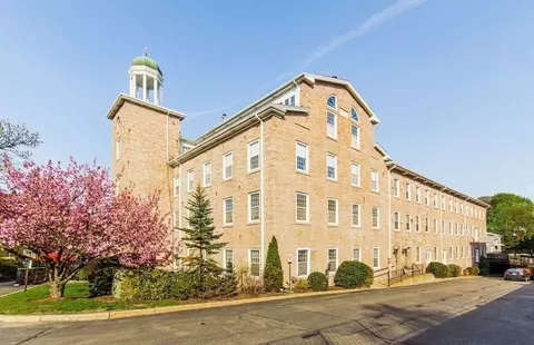 7 S Stone Mill Dr #412, Dedham, MA 02026