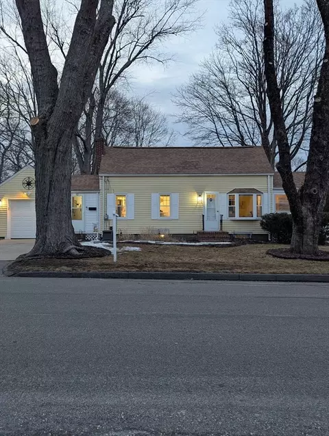 12 Rice St, Middleboro, MA 02346