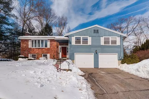 17 Stillwater Dr, Chelmsford, MA 01824