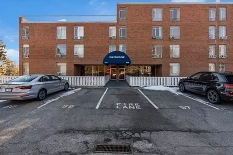 229 Coolidge Ave #PENTHOUSE D, Watertown, MA 02472