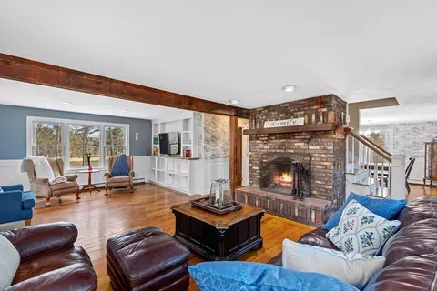 268 Club Valley Dr, Falmouth, MA 02536