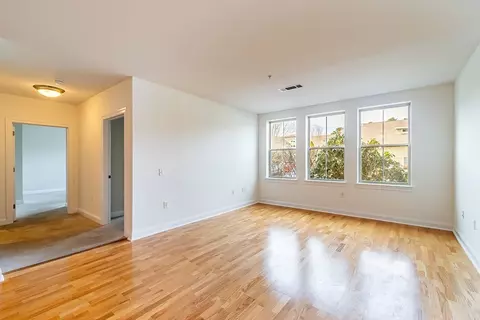 3 Harvest Dr #106, North Andover, MA 01845