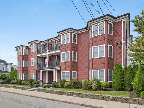 32 Common St #2-2, Waltham, MA 02451