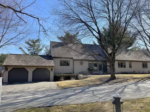 93 Potter Pond #93, Lexington, MA 02421