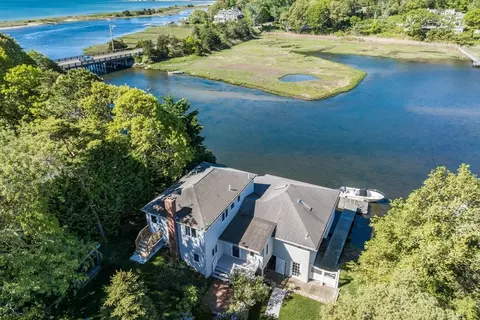 818 S Main St, Barnstable, MA 02632 photo 2