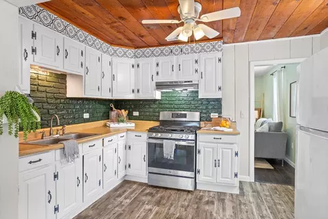 Kitchen - 1 Bellevue Ter, Maynard, MA 01754 photo 2 of 3