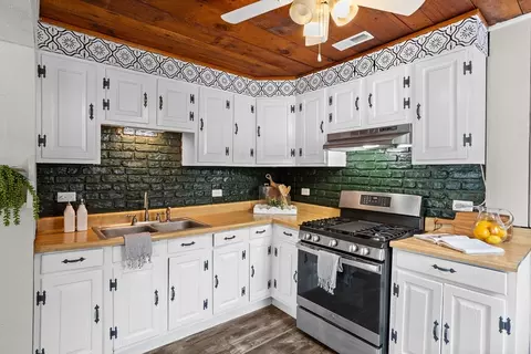 Kitchen - 1 Bellevue Ter, Maynard, MA 01754 photo 3 of 3