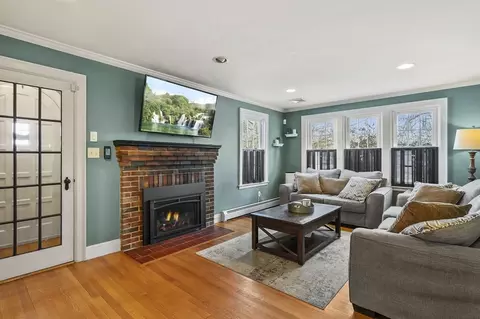 Living - 5 Prudential Rd, Worcester, MA 01606 photo 1 of 2