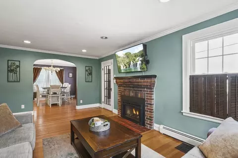 Living - 5 Prudential Rd, Worcester, MA 01606 photo 2 of 2