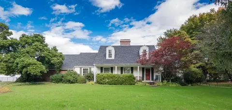 25 Bellview Cir, Amherst, MA 01002