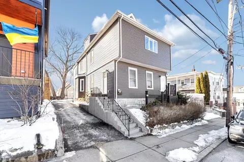 47 Metropolitan Ave, Boston, MA 02131