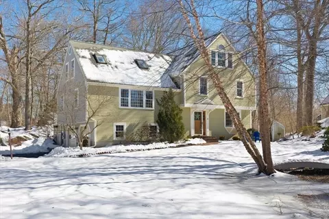 6 Blackberry Ln, Hingham, MA 02043