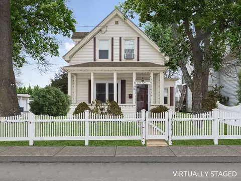 28 Ash St, Waltham, MA 02453