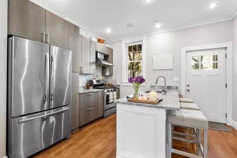 20 F St, Boston, MA 02127