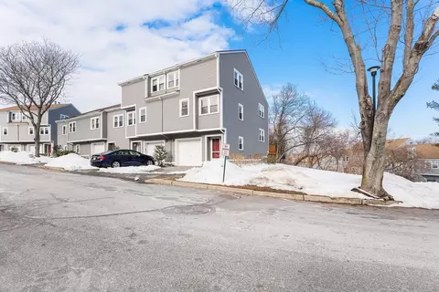 2 Russell Dr #2D, Salem, MA 01970