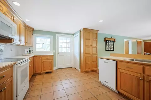 398 High Rock St, Needham, MA 02492 photo 6